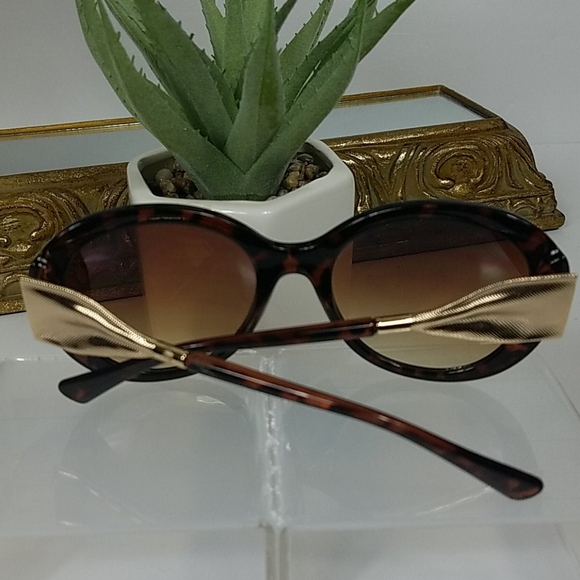 Fashion Eyewear, Tortoise Shell and gold - Picture 2 of 6